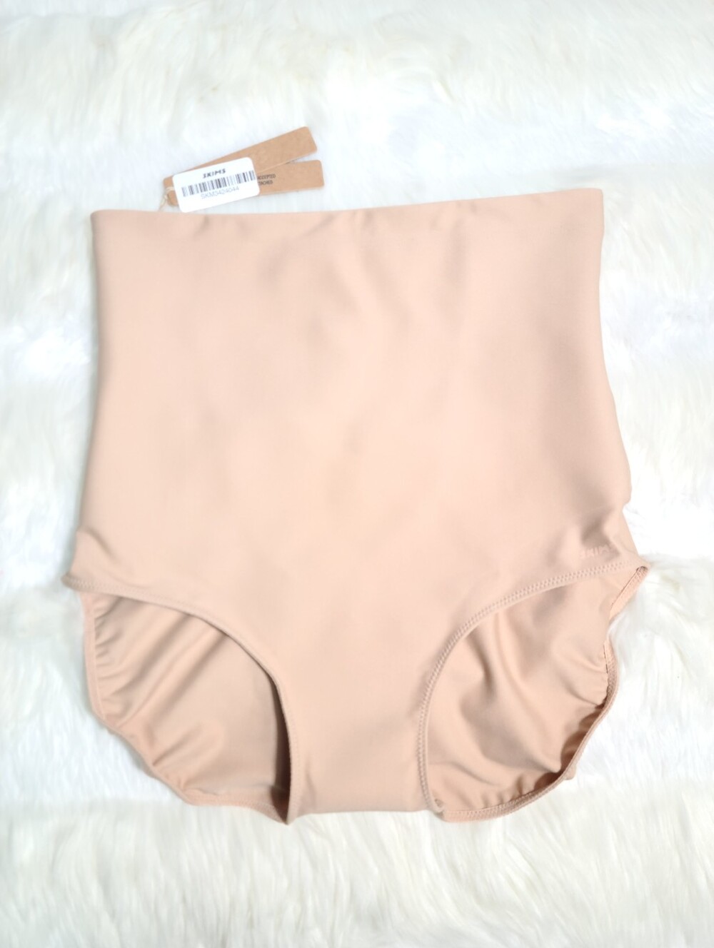 SKIMS Body Core Sculpt Butt Lifting Brief Cream Clay Women Medium NEW - Picture 2 of 7